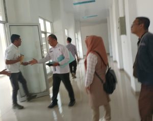 Bupati OKU Teddy Meilwansyah Masuk Kantor Hari Pertama Kerja 