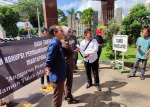 GMPD Sumsel Demo Kejati Minta Usut Tuntas Dugaan  Pembangunan GOR Martapura
