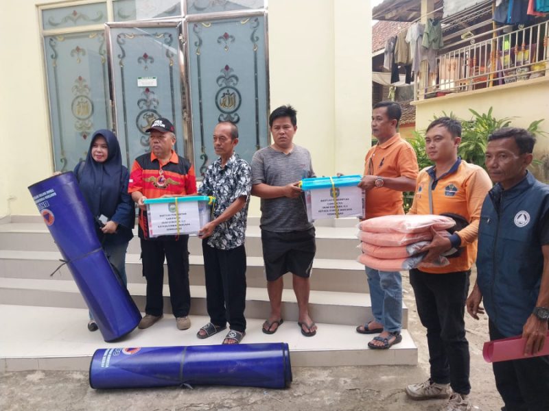Bupati OKU Tak Tinggal Diam, Cepat Tanggap Bantu Korban Kebakaran Batukuning